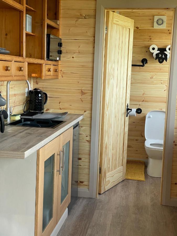 Chalet Keepers Shepherd Hut With Hot Tub