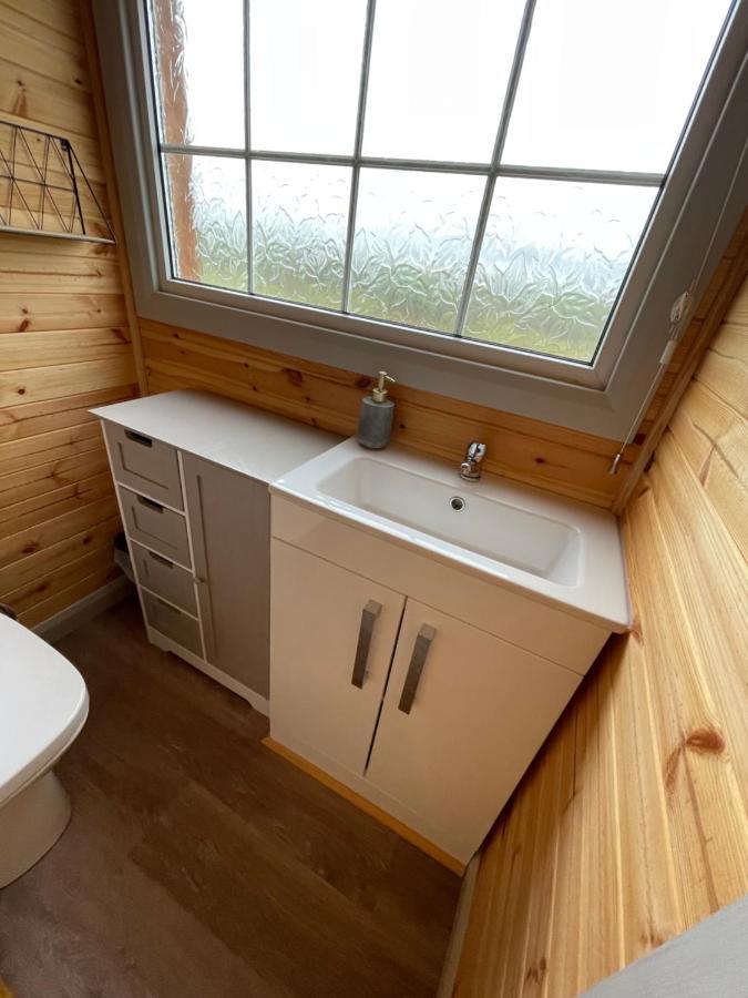 Chalet Keepers Shepherd Hut With Hot Tub *