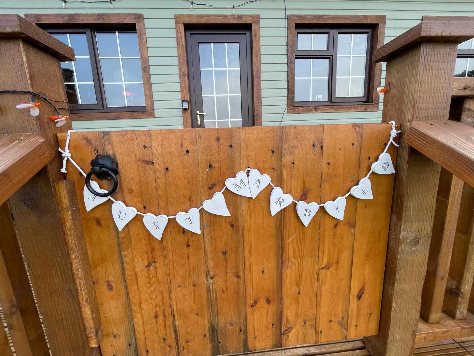 Keepers Shepherd Hut With Hot Tub * Whitby
